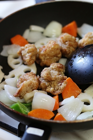 10分でできる本格手料理キット「鶏竜田と野菜の雑穀黒酢あんかけキット」
