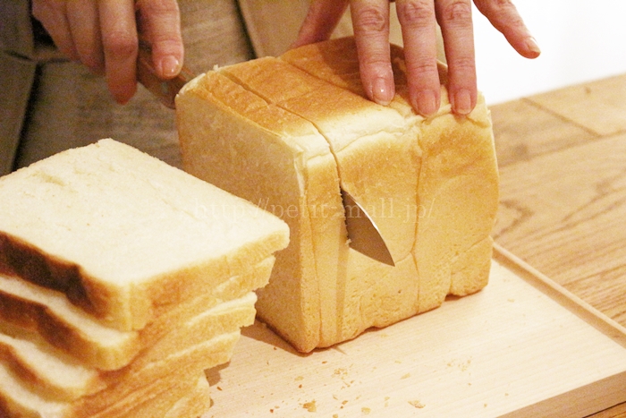 ベルメゾン　ギザ刃包丁でパンを切ってみました